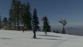 VIDEO Au secat lacul pentru zăpadă artificială. Lacul din masivul Postăvaru alimenta turnurile de zăpadă